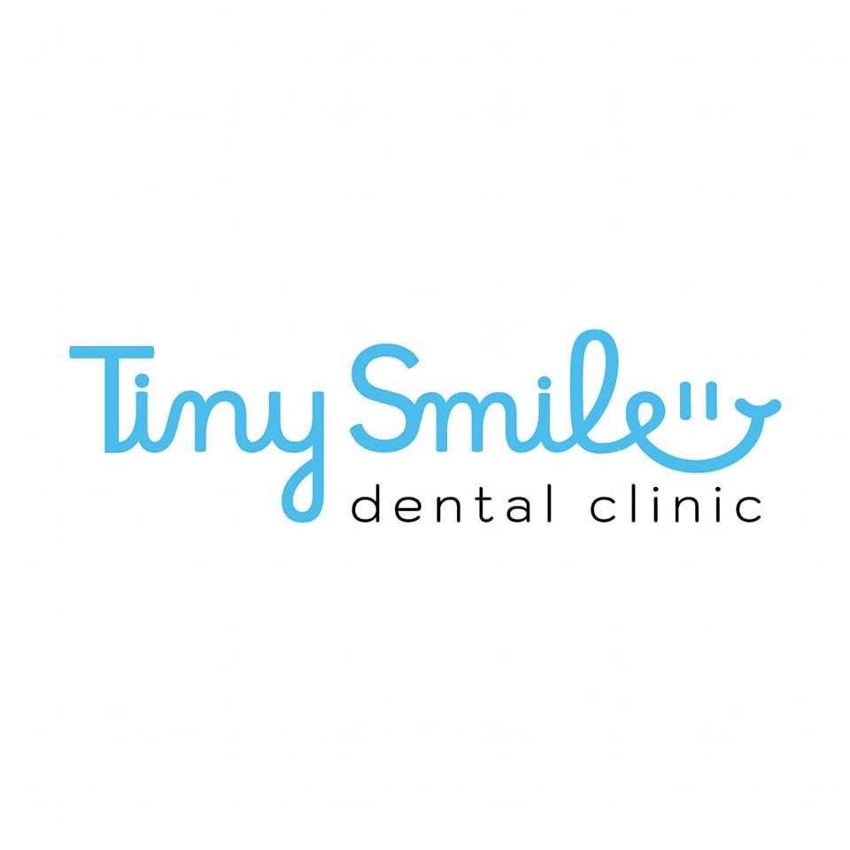 Tiny Smile Dental Clinic โลโก้